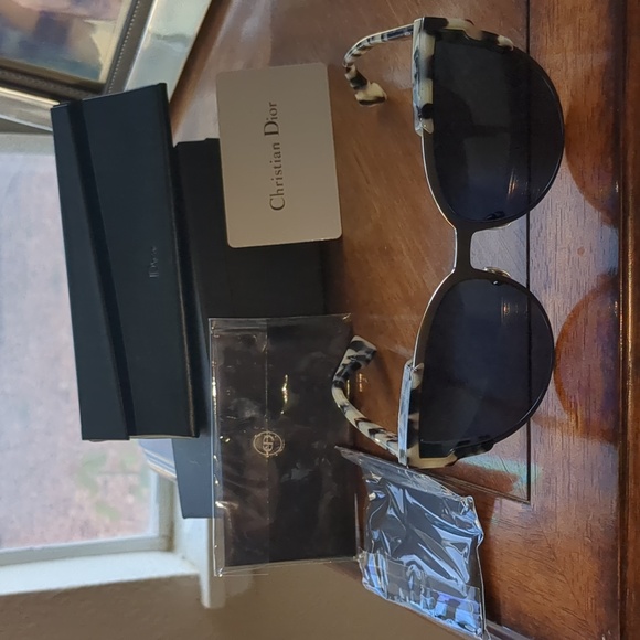 Sunglasses - Picture 2 of 4